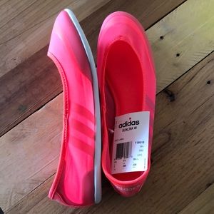 NWT Adidas Sunlina flats